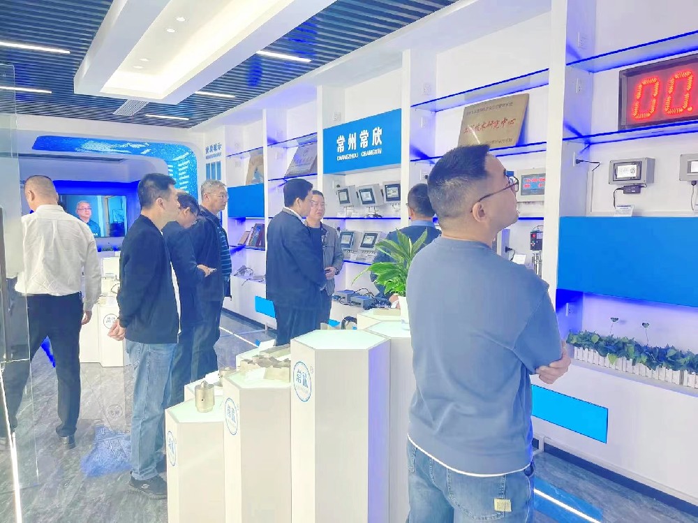 熱烈祝賀中國重型機(jī)械工業(yè)協(xié)會橋式起重機(jī)專業(yè)委員會九屆八次理 事會暨十屆一次會員大會在江蘇省常州市召開順利召開并圓滿結(jié)束！